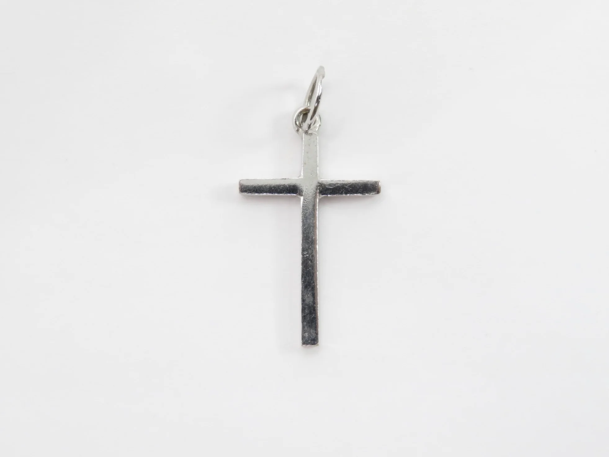 19.25k White Gold Squared Cross