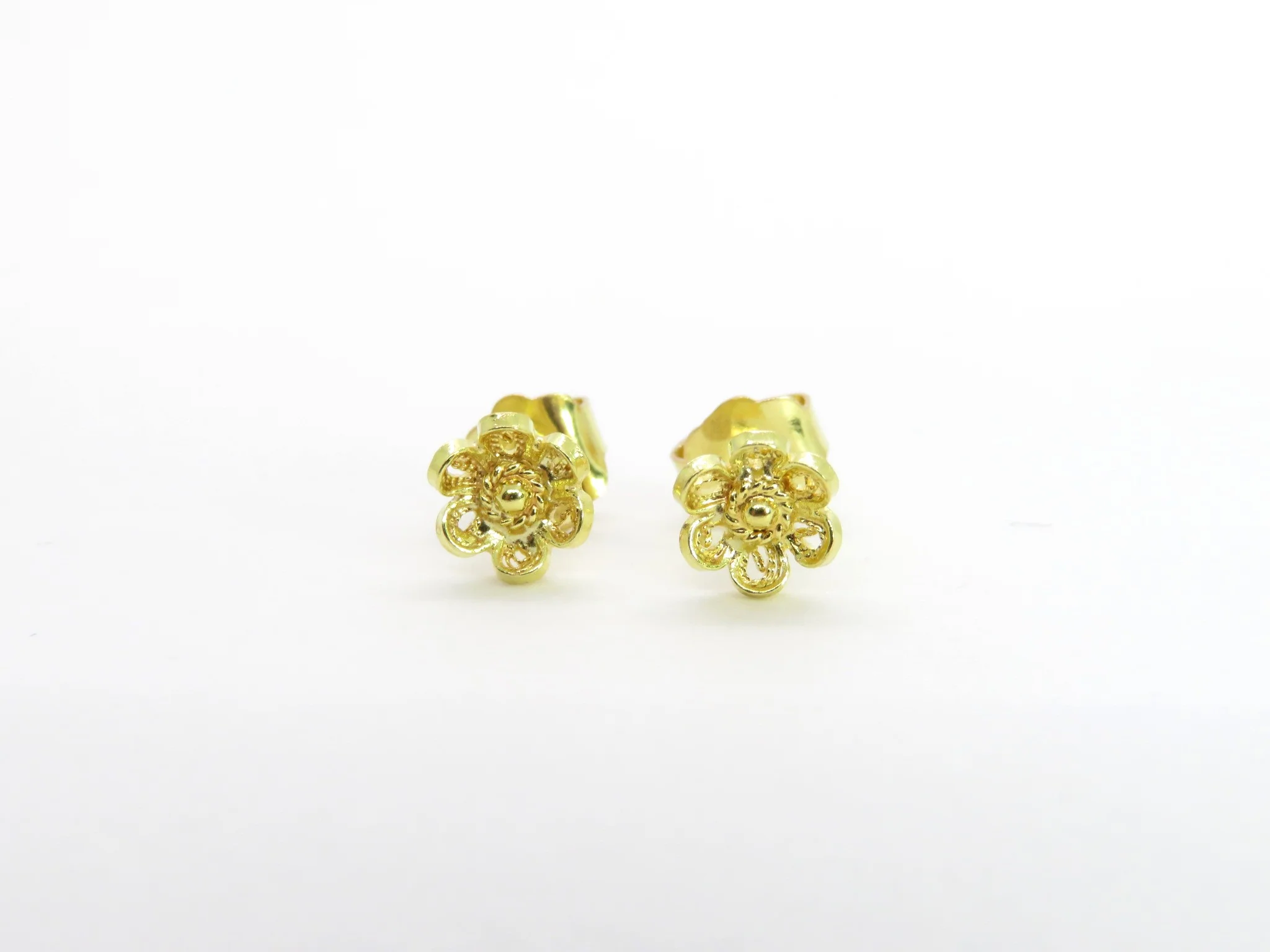 19.25k Yellow Gold Floral Filigree Studs