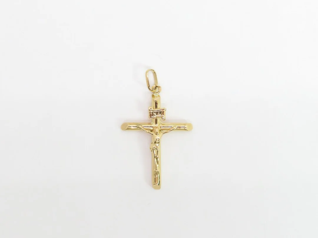 19.25k Yellow Gold Hollow Beveled Crucifix Pendant