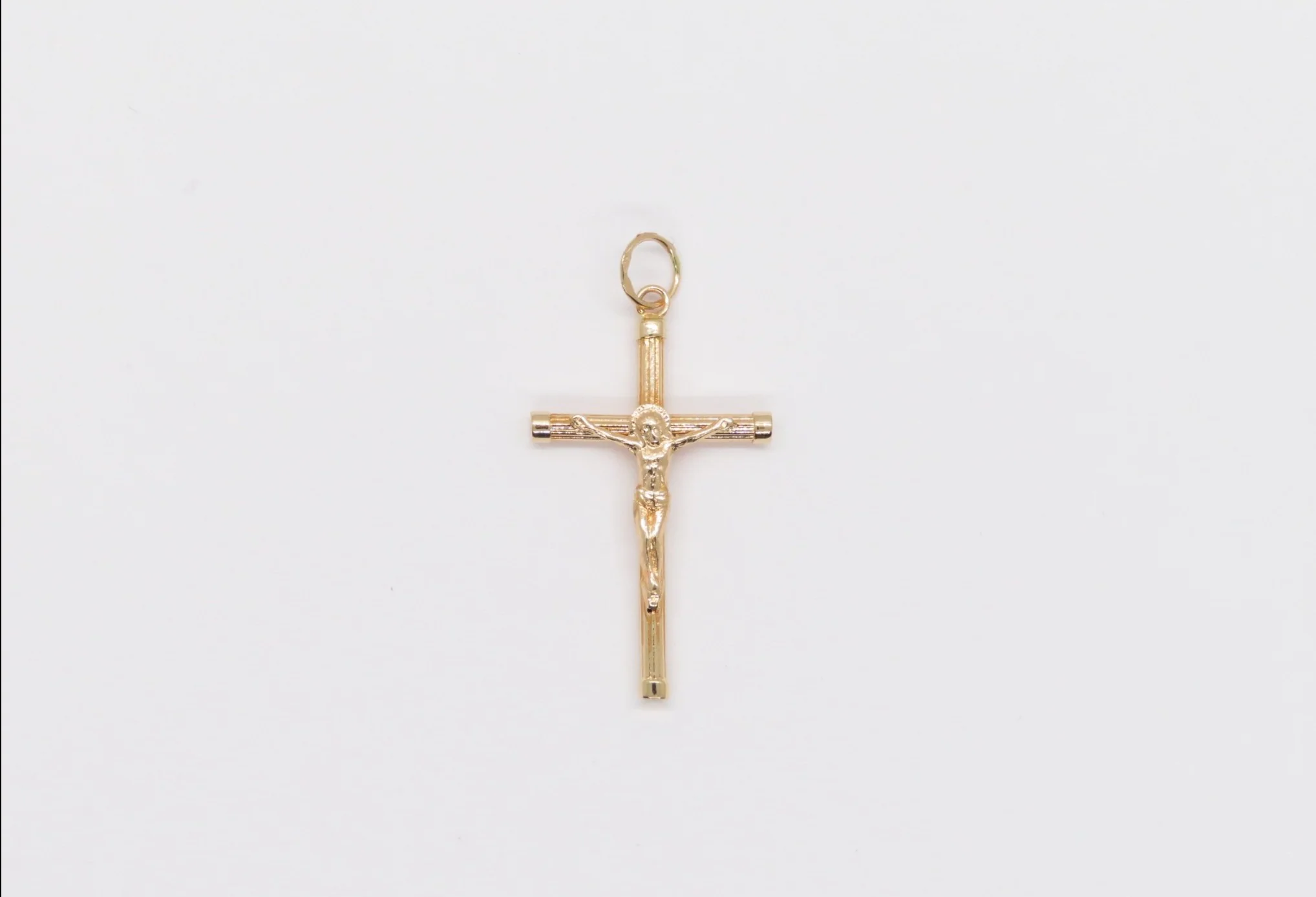 19.25k Yellow Gold Ribbed Crucifix Pendant