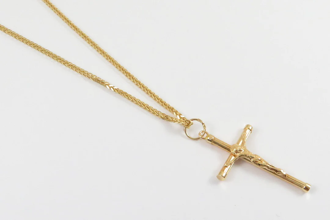 19.25k Yellow Gold Ribbed Crucifix Pendant - Image 4