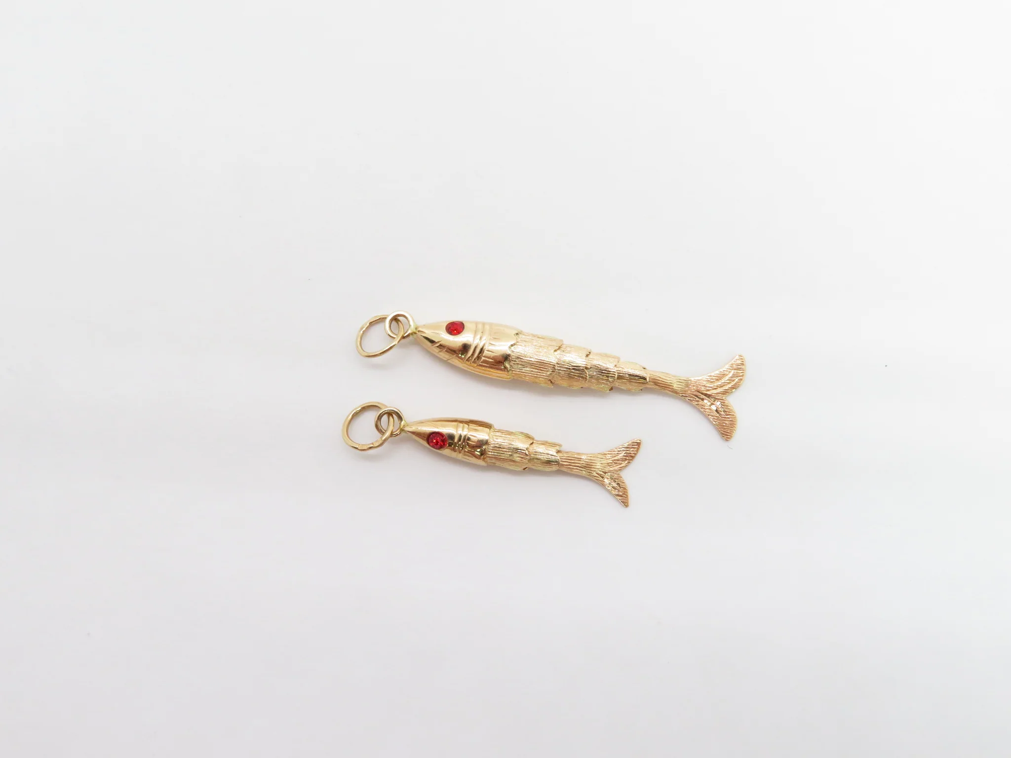 19.25k Yellow Gold Sardine Pendant - Image 5