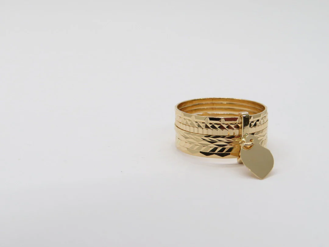 19.25k Yellow Gold Seven Day Ring with Heart - Image 5