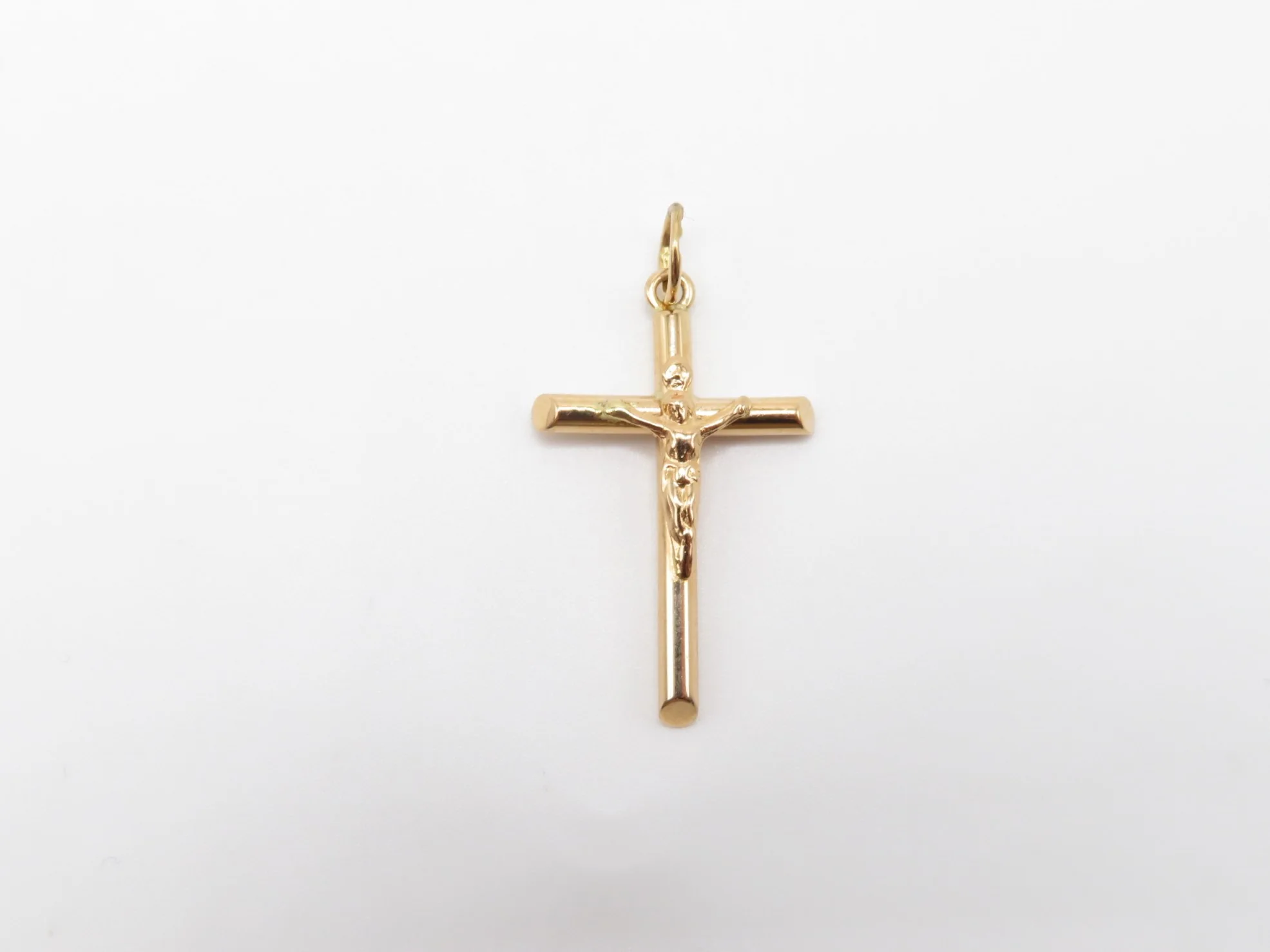 19.25k Yellow Gold Solid Bevelled Crucifix Pendant - Image 5
