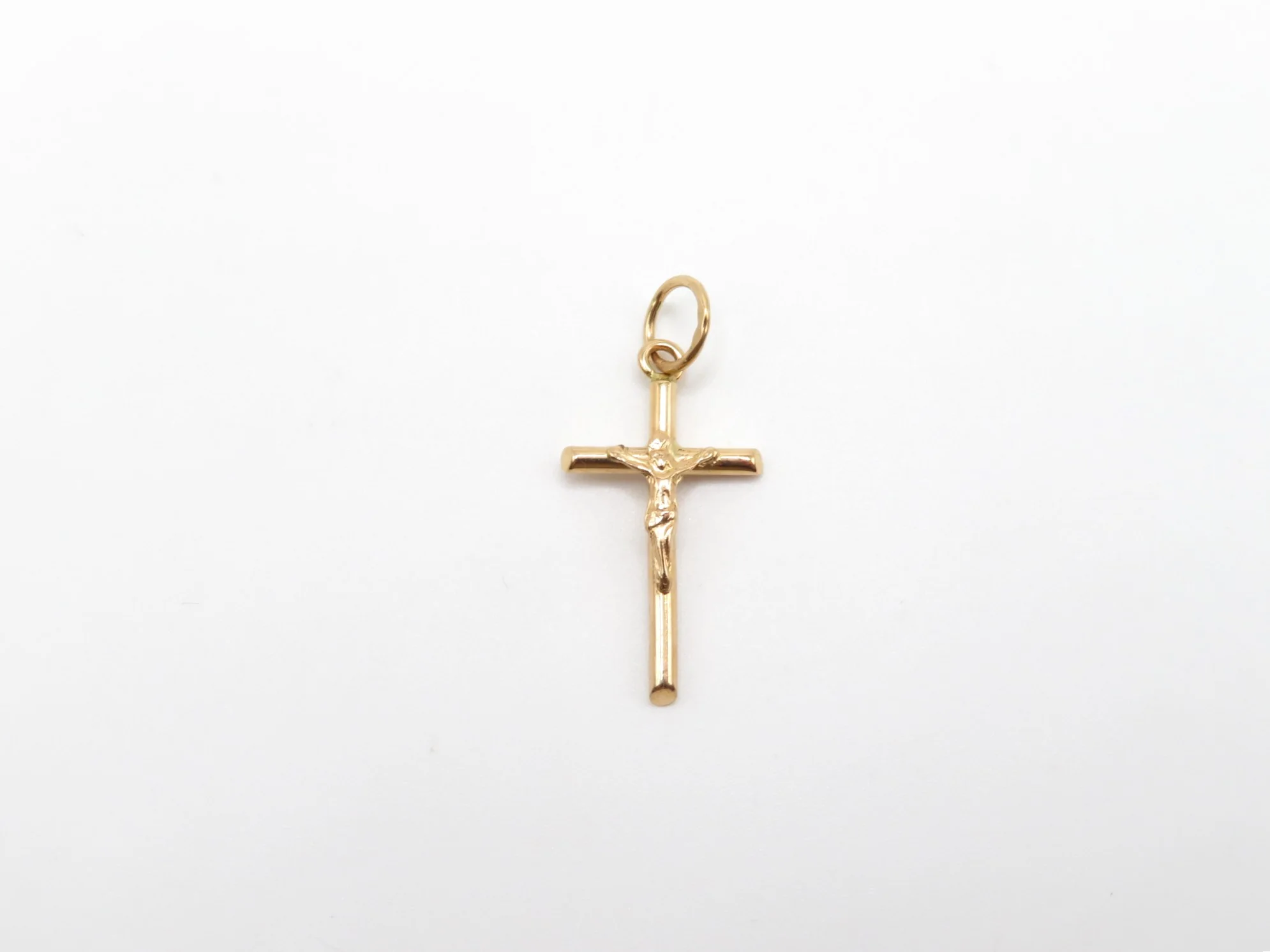 19.25k Yellow Gold Solid Bevelled Crucifix Pendant - Image 6