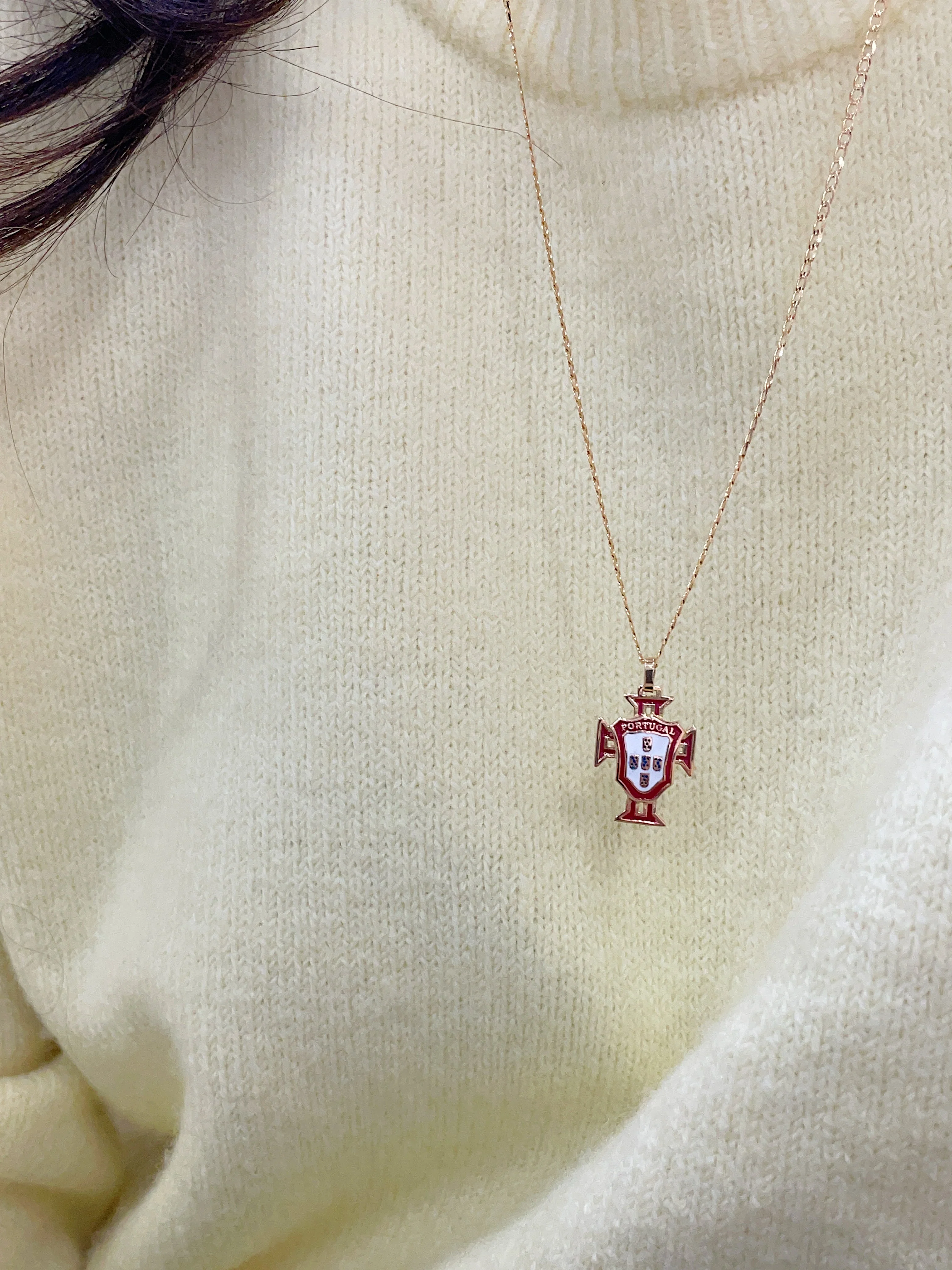 19.25k Yellow Gold Enamel Portuguese Crest - Image 2