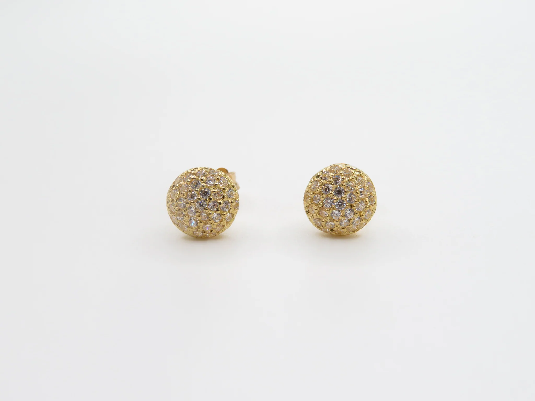 19.25k Yellow Gold Pavé Button Stud Earring - Image 3
