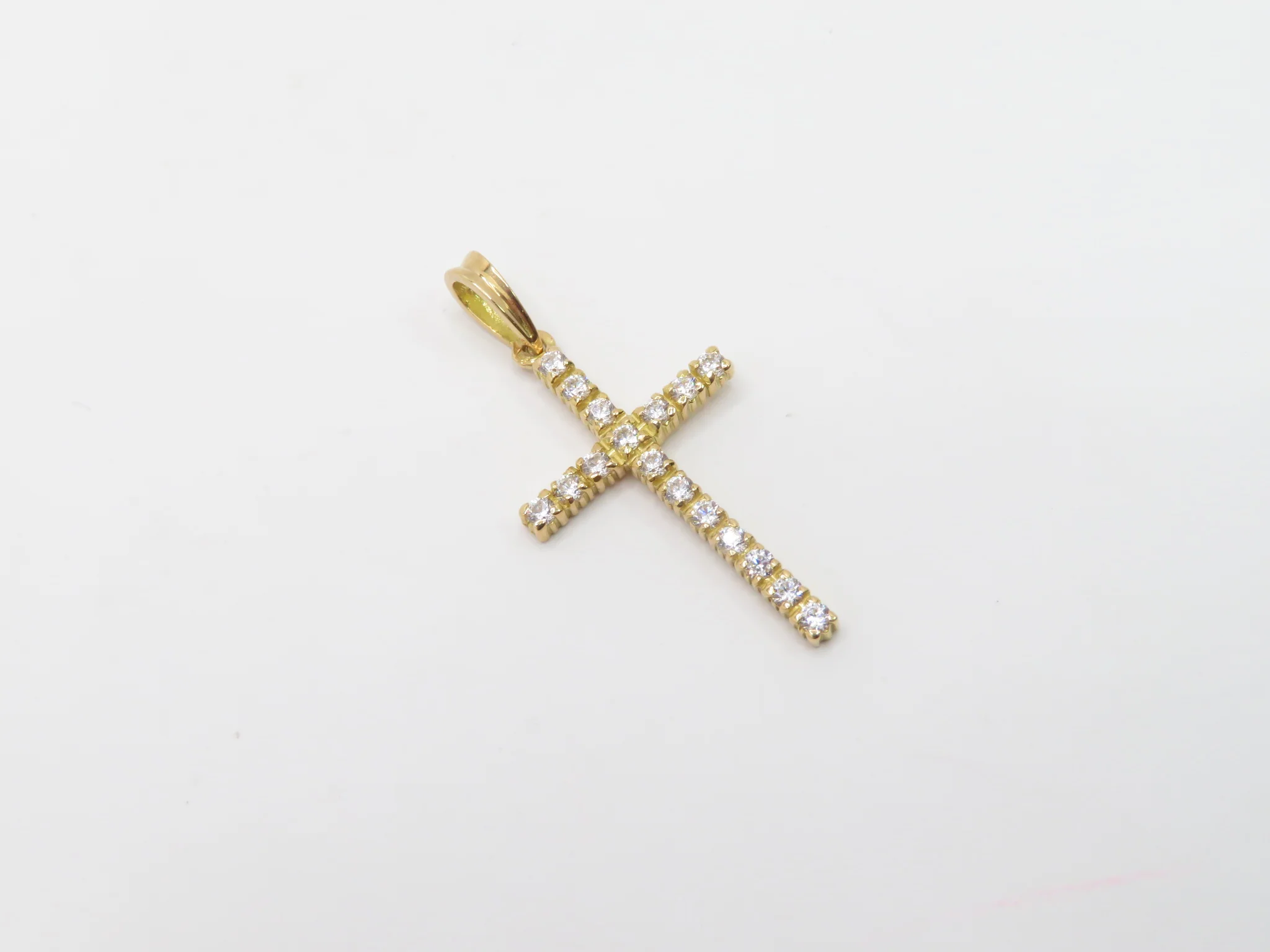 19.25k Yellow Gold Prong set Cross Pendant - Image 3
