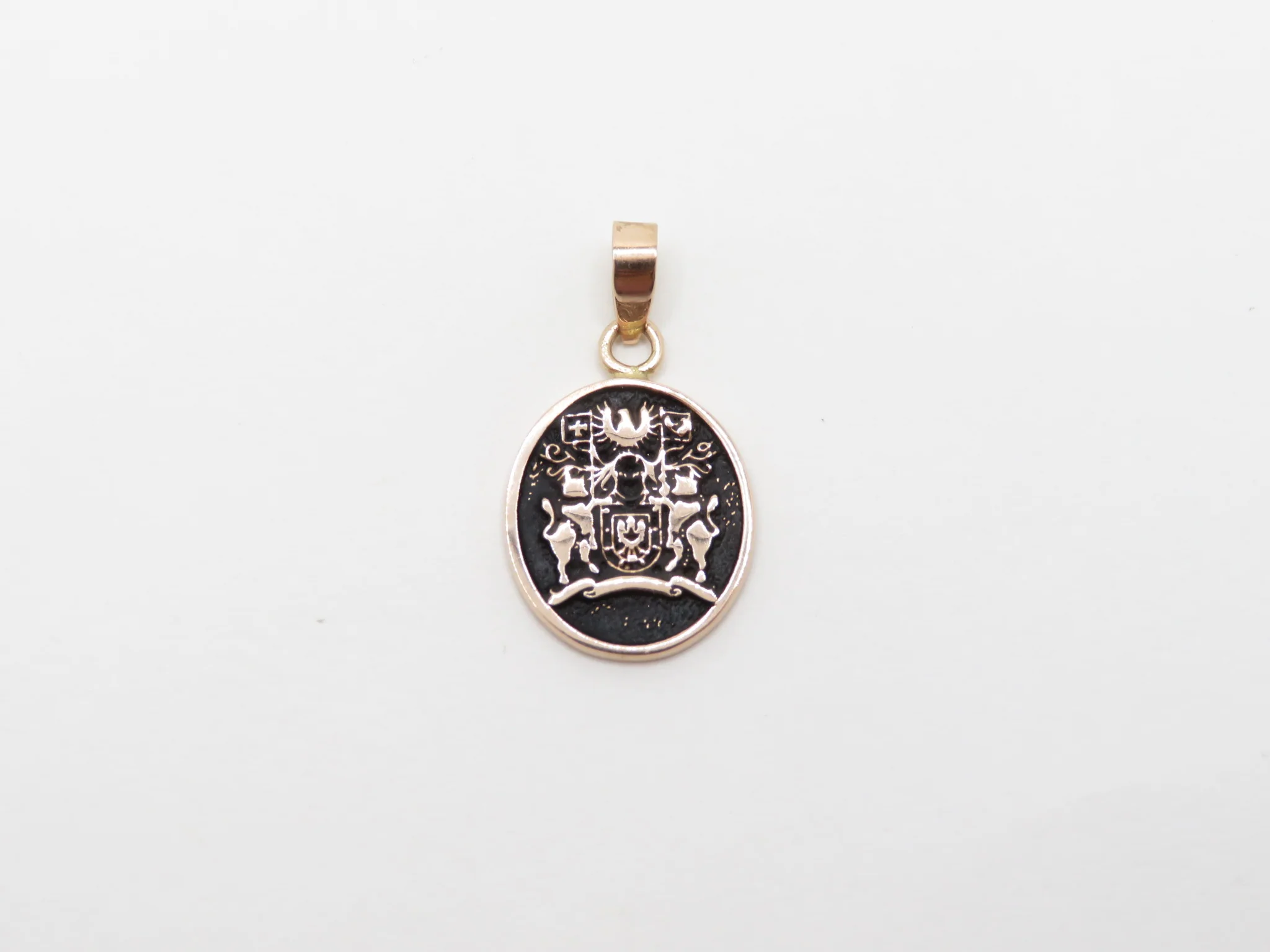 19k Yellow Gold Azorean Crest Pendant