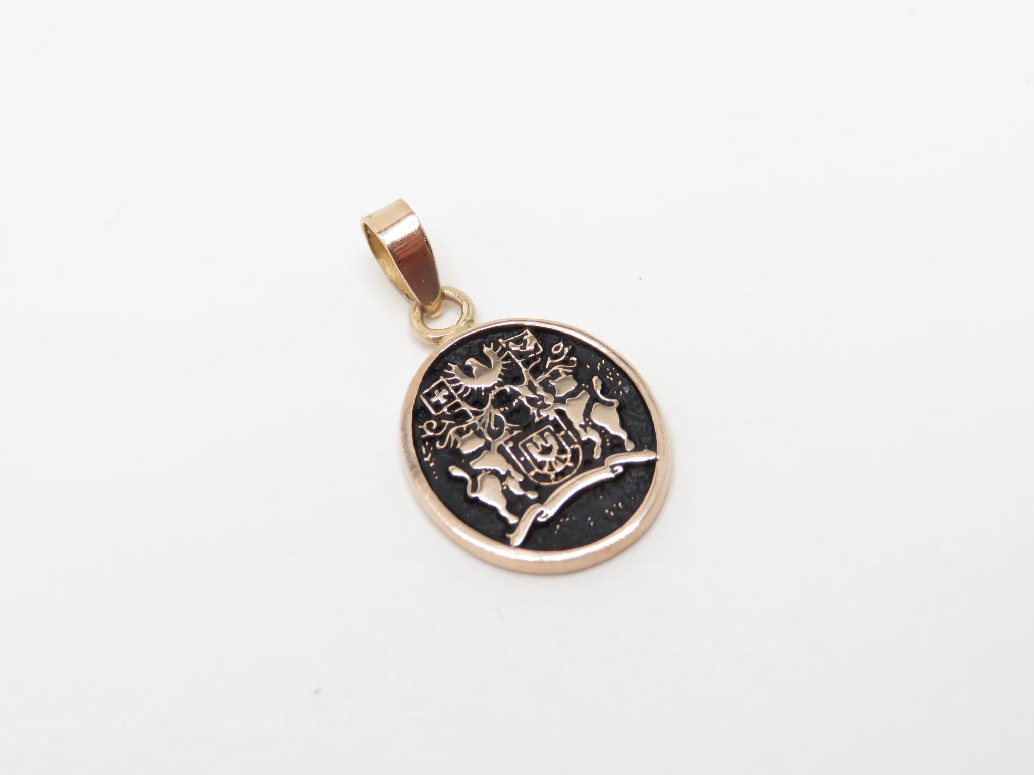 19k Yellow Gold Azorean Crest Pendant - Image 3