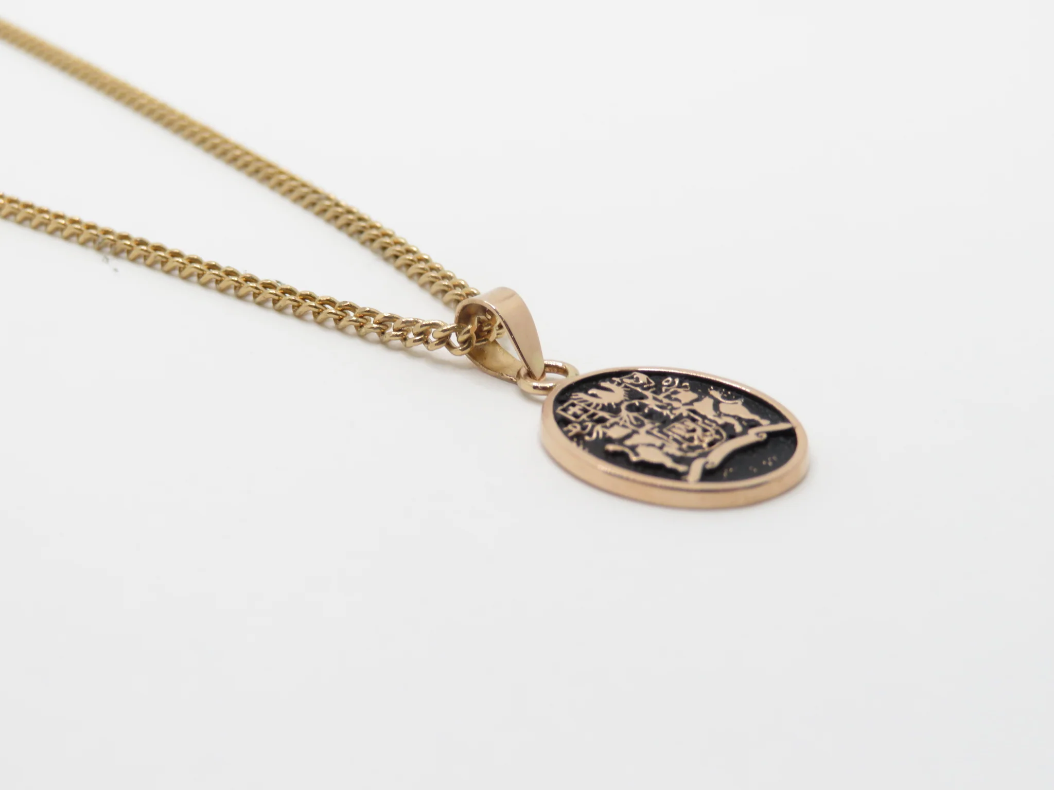 19k Yellow Gold Azorean Crest Pendant - Image 4