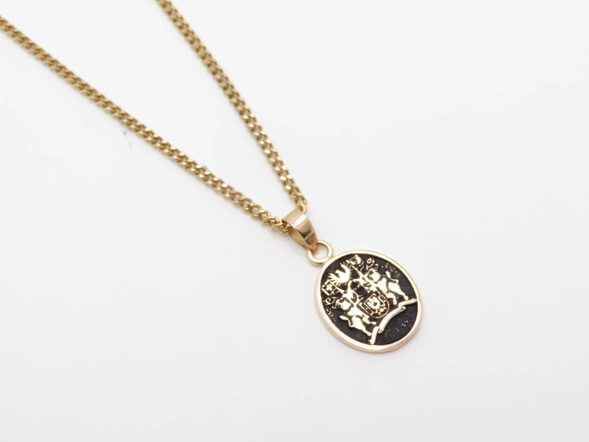 19k Yellow Gold Azorean Crest Pendant - Image 5
