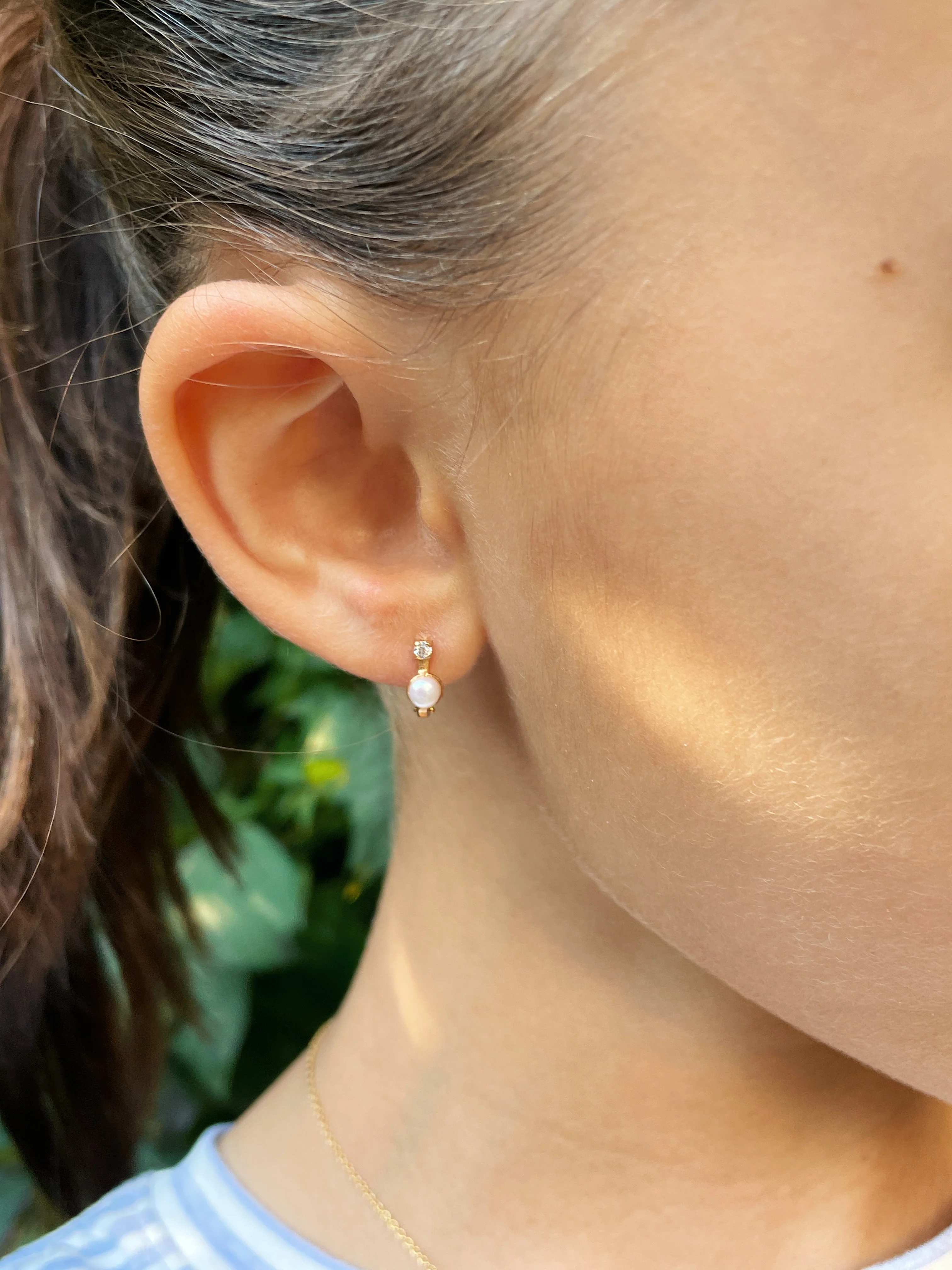 19.25k Yellow Gold Button Pearl Children's Earrings - Image 2