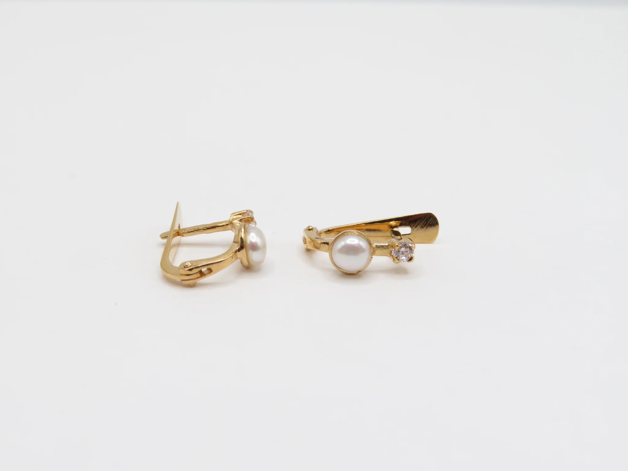 19.25k Yellow Gold Button Pearl Children's Earrings - Image 3