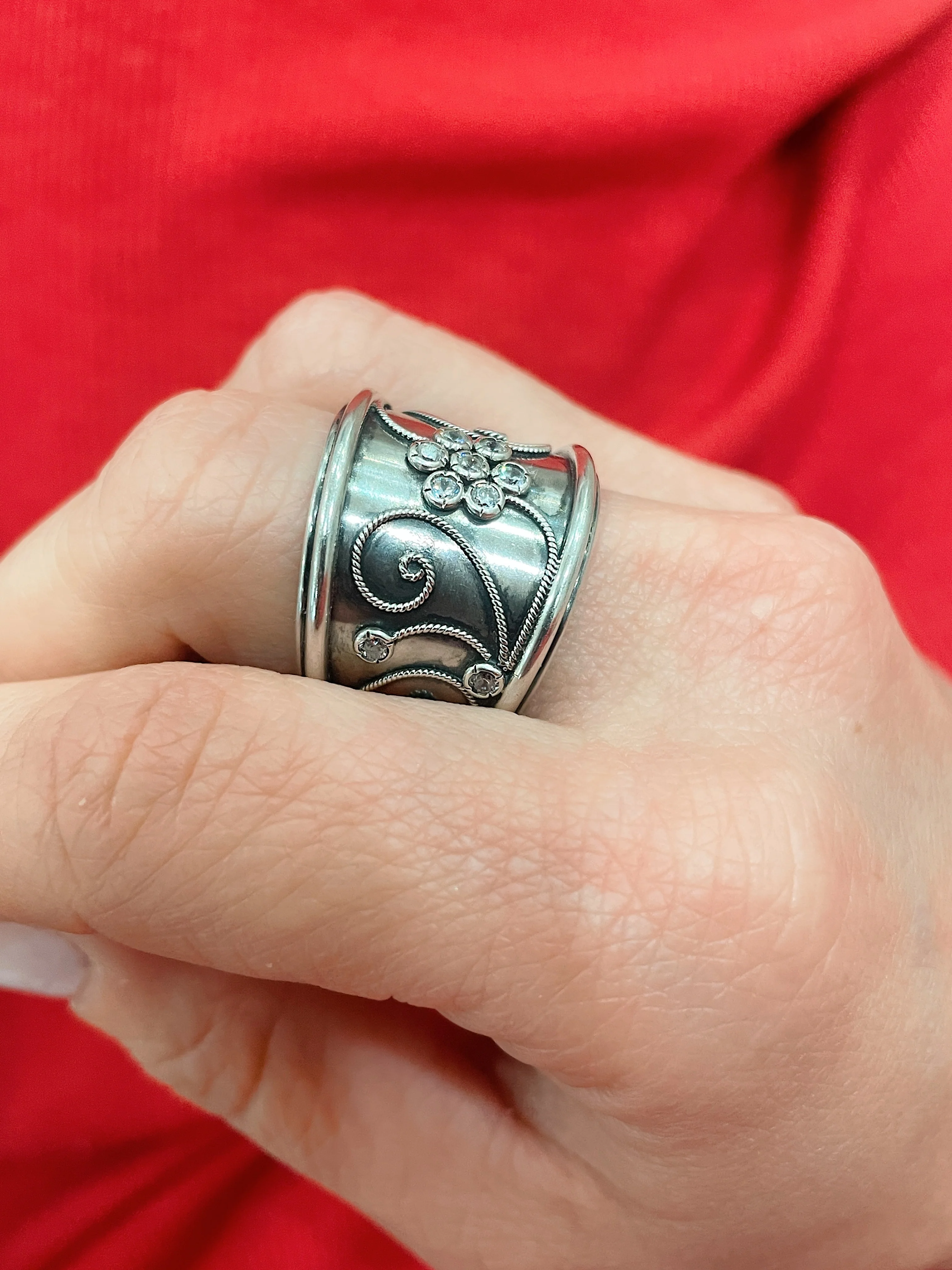 Sterling Silver Chunky Daisy Ring - Image 4