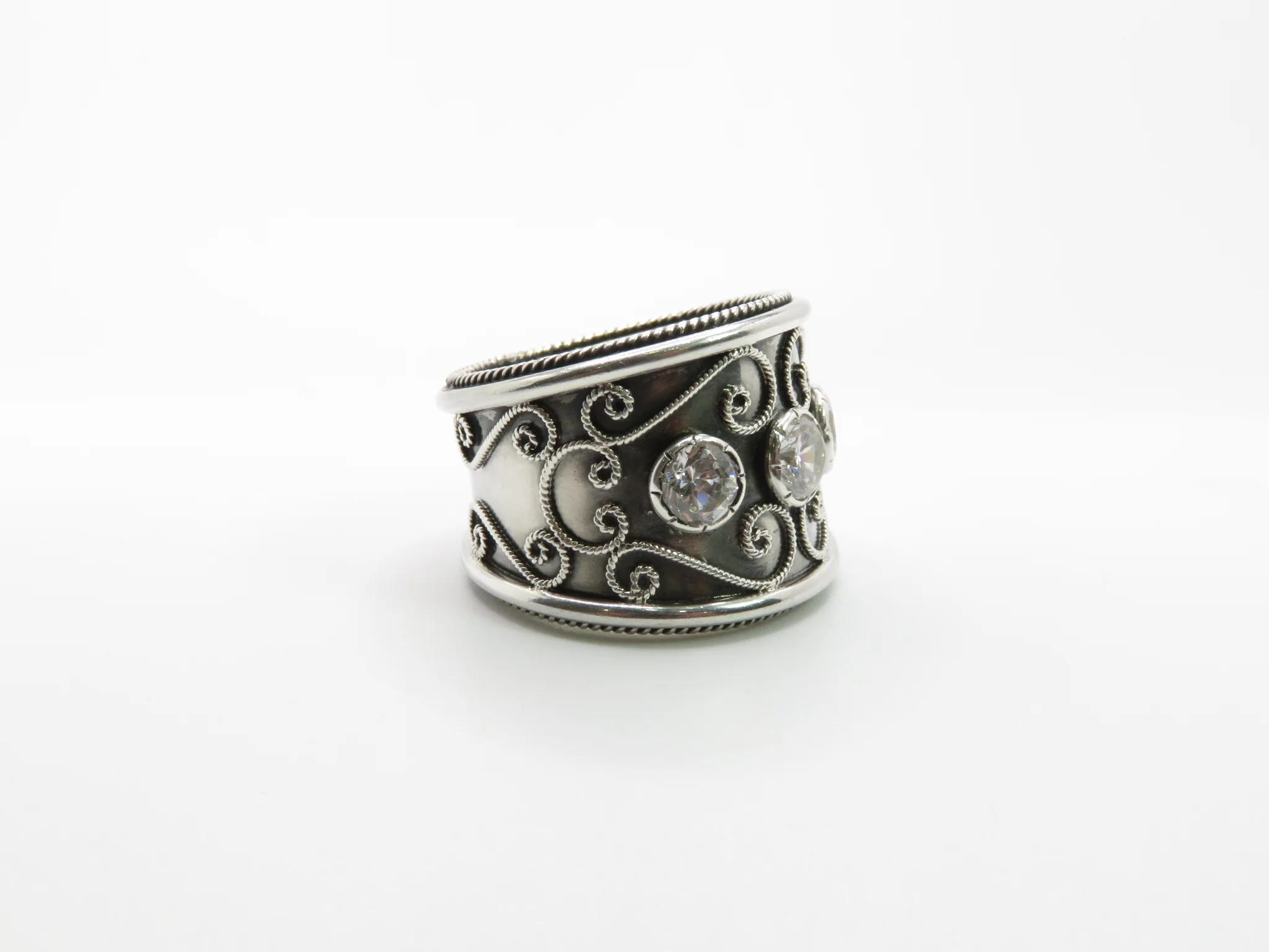 Sterling Silver Chunky Trinity Ring - Image 3