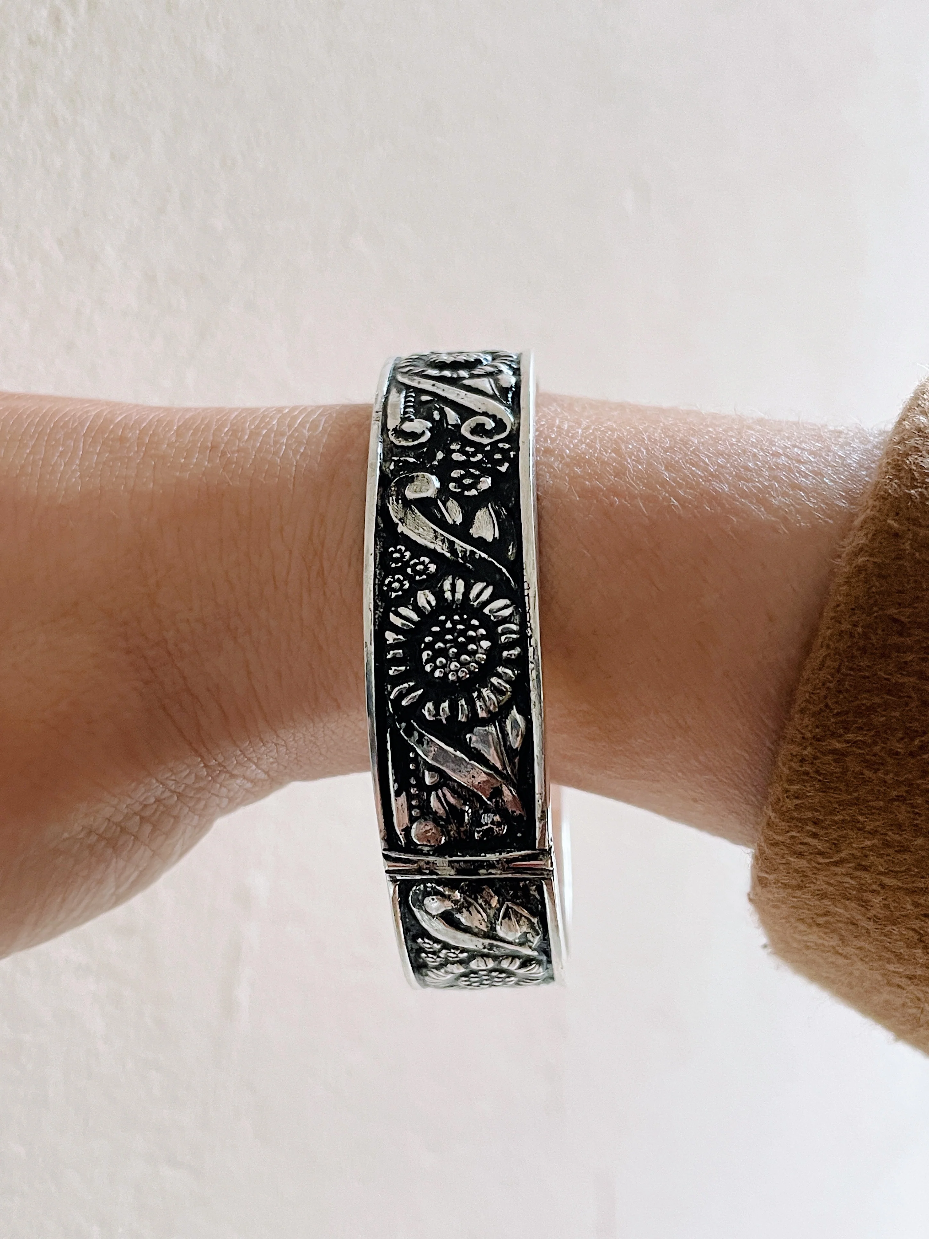 Sterling Silver Heritage Bangle - Image 10
