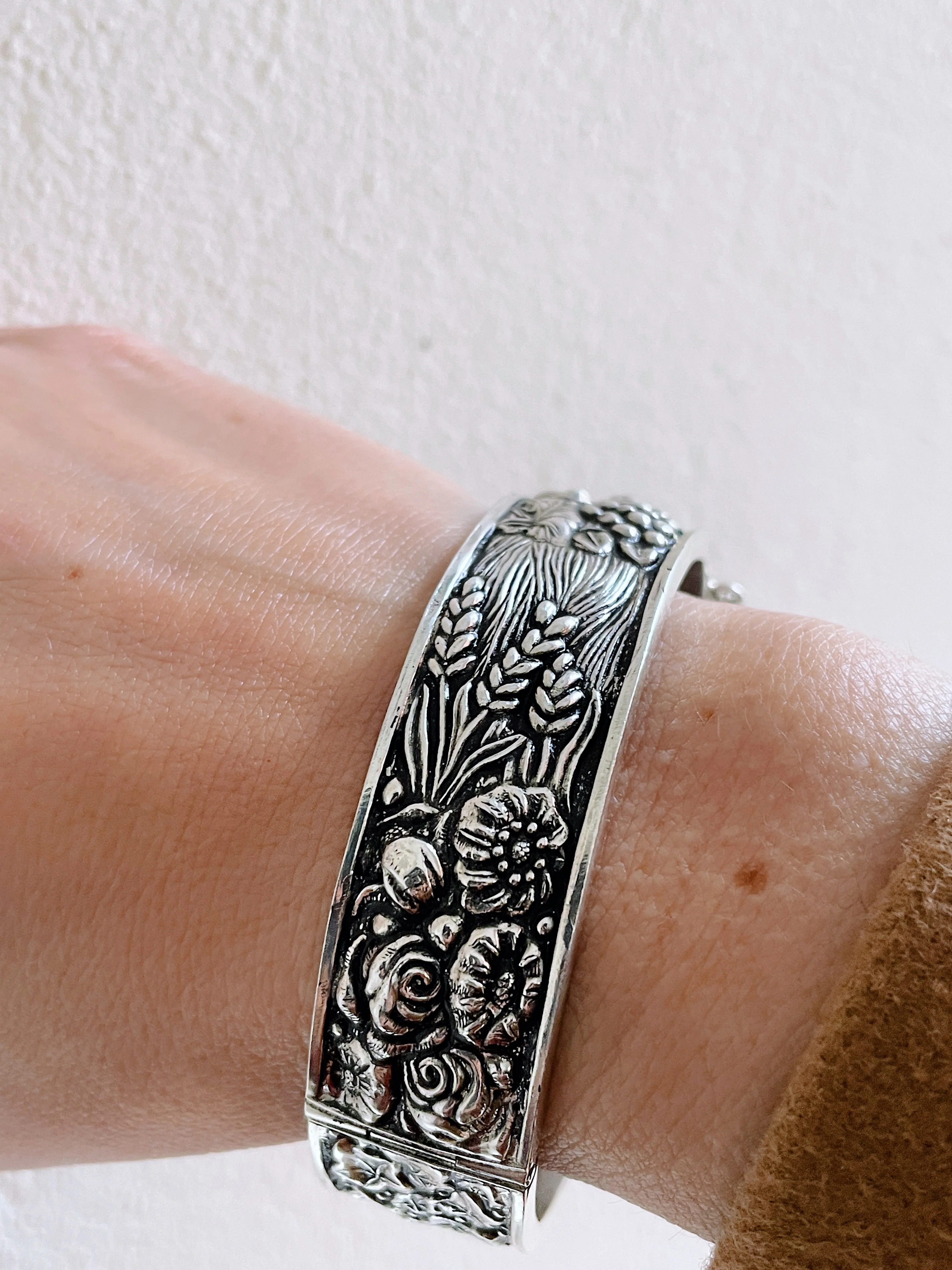 Sterling Silver Heritage Bangle - Image 9