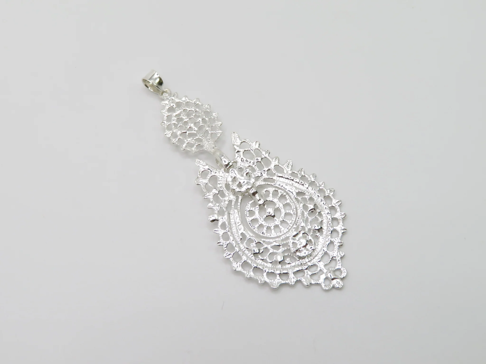 Sterling Silver Rainha Pendant - Image 3