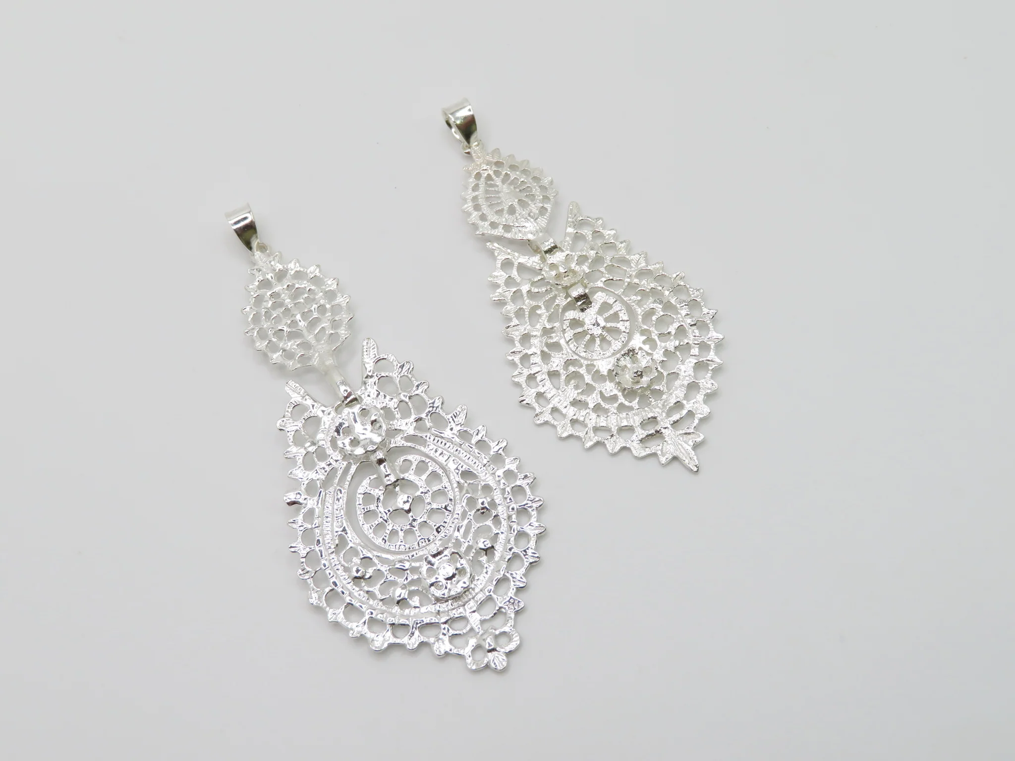 Sterling Silver Rainha Pendant - Image 5