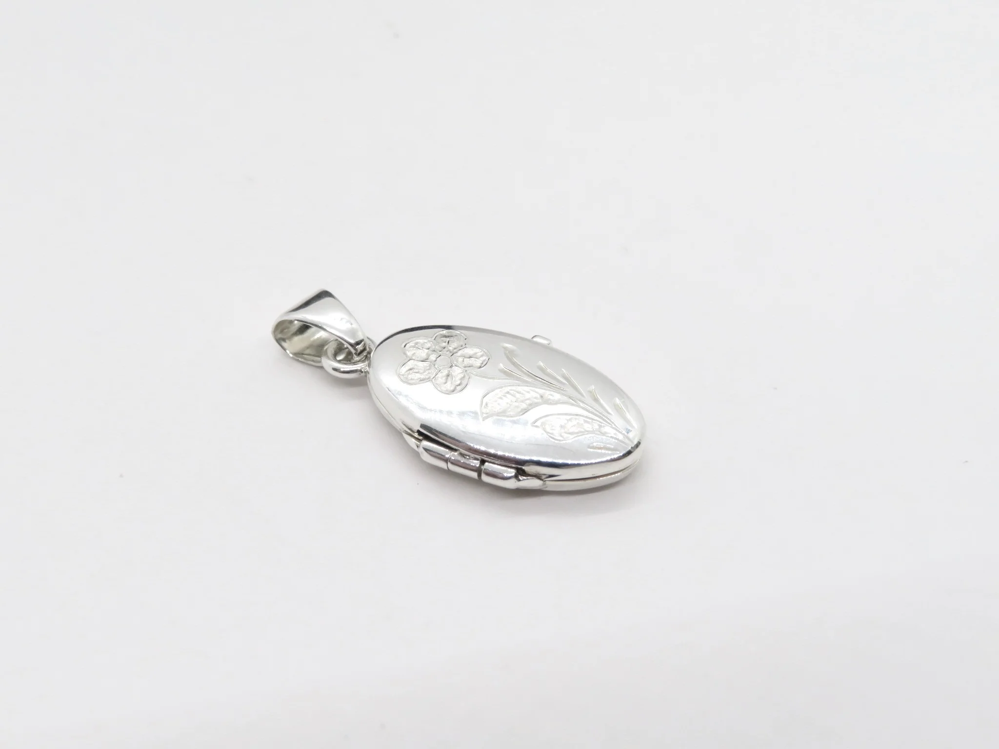 Sterling Silver Oval Engraved Locket - Image 4