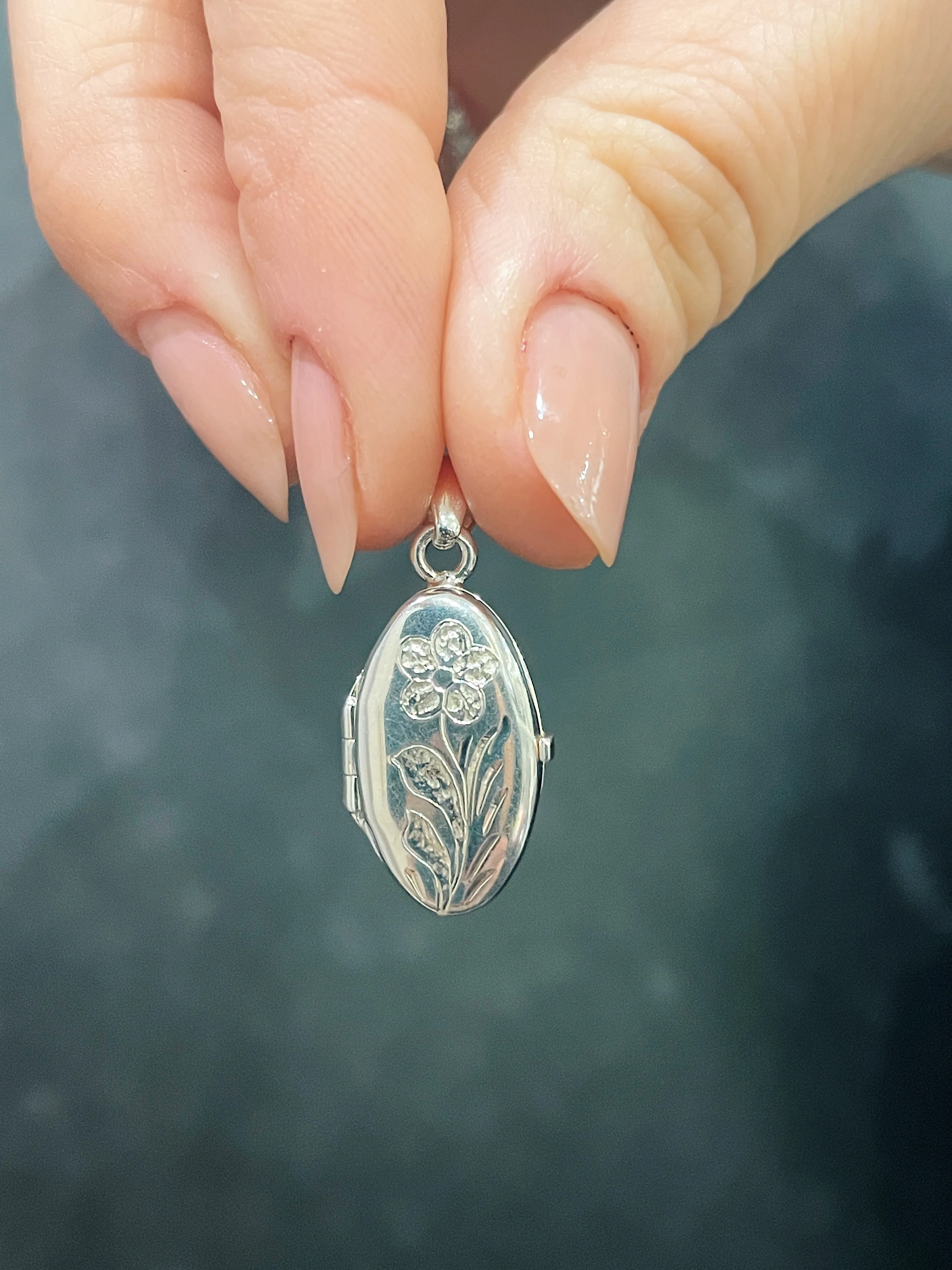Sterling Silver Oval Engraved Locket - Image 5