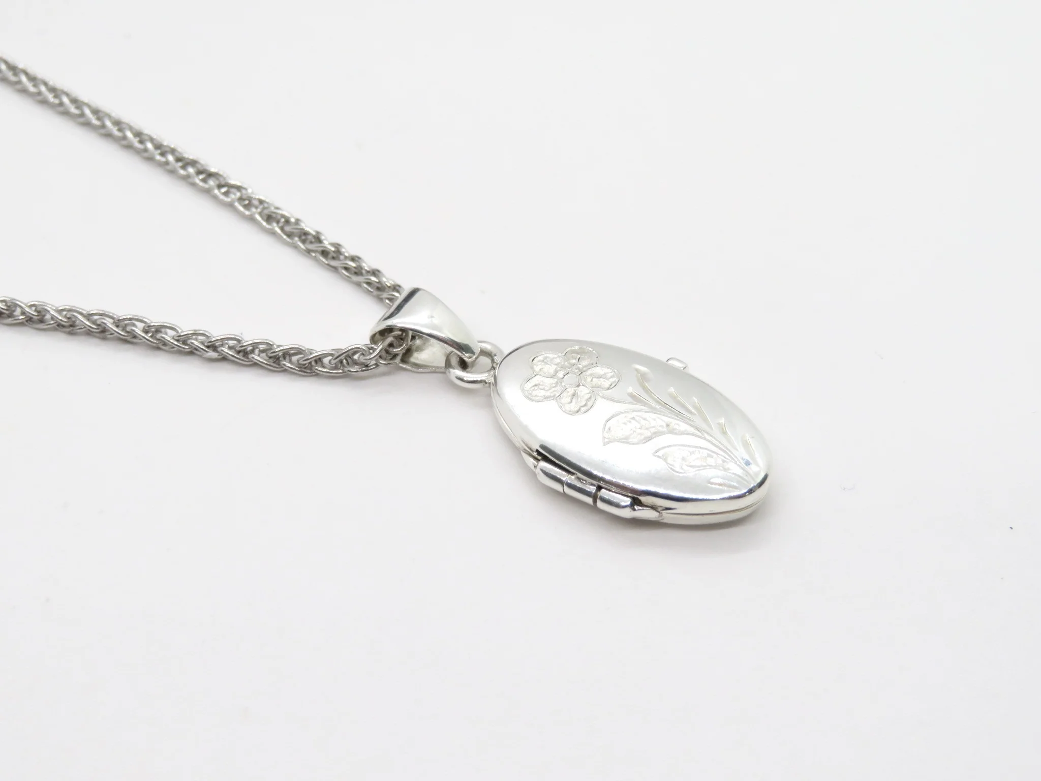 Sterling Silver Oval Engraved Locket - Image 7